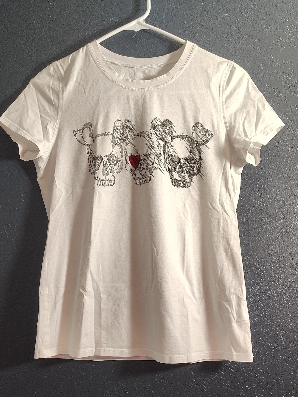 AMASS Y2K Graphic Skull Tee with Red Heart Graphic Tshirt Size Small